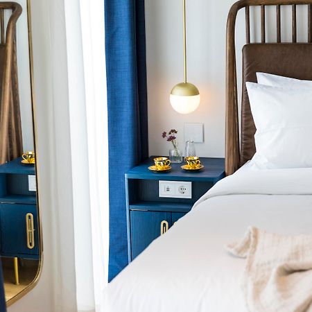 Hotel Gatsby Atény Exteriér fotografie A bedroom at the hotel
