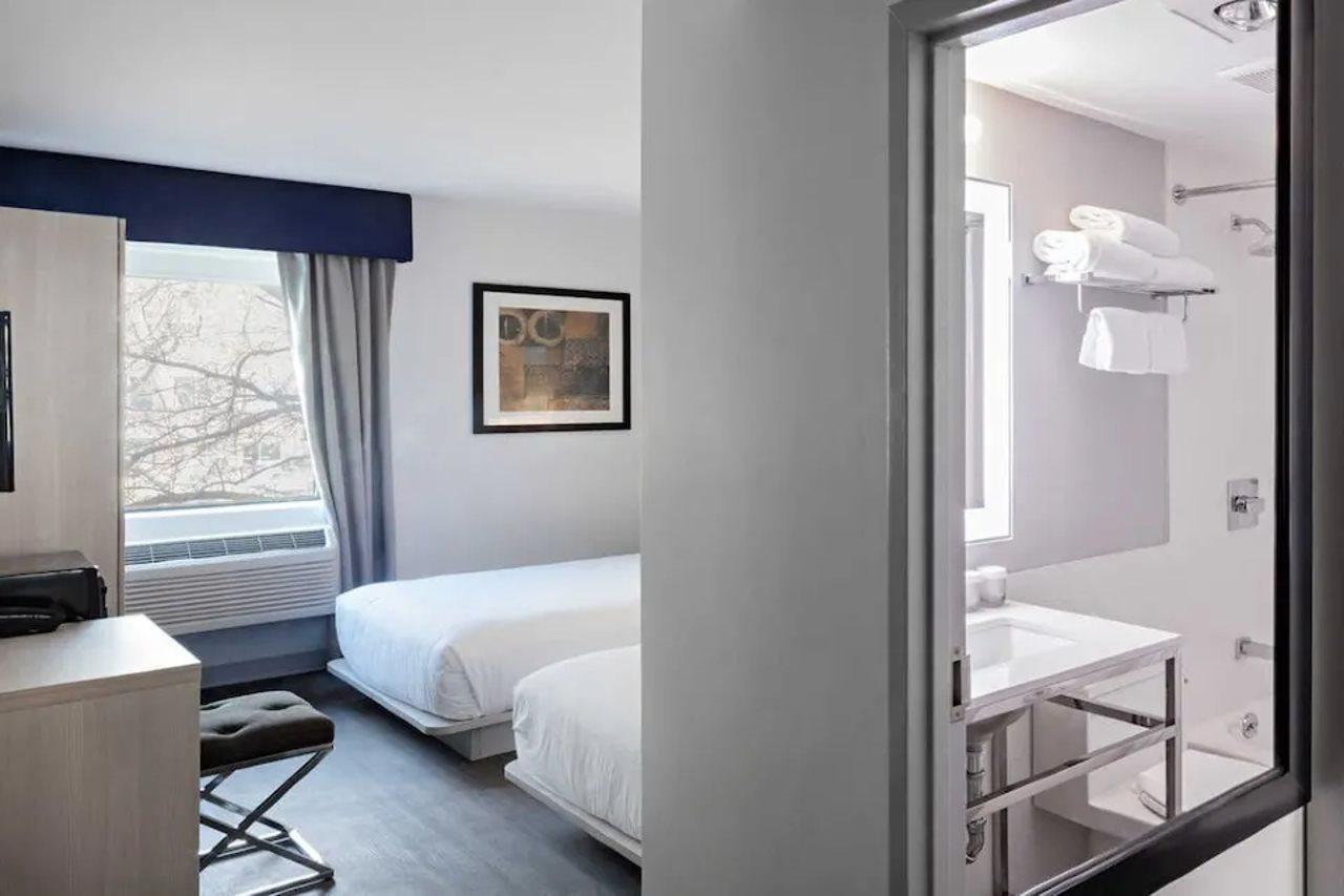 Hotel Gatsby Atény Exteriér fotografie A room at the hotel